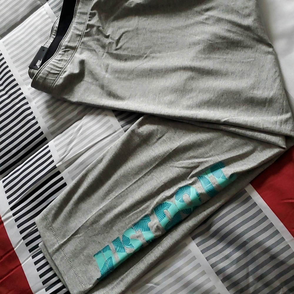 Woman's cropped active wear